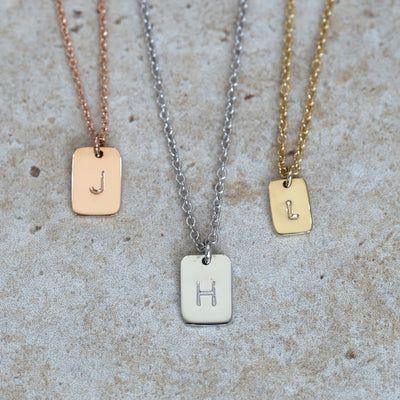 PETITE TABLET INITIAL / NECKLACE