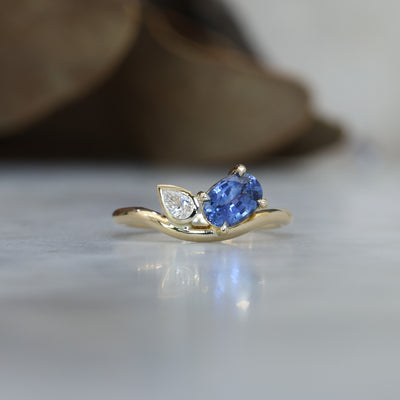 TOI ET MOI / 1.02CT OVAL SAPPHIRE & 0.10ct PEAR DIAMOND RING