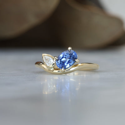 TOI ET MOI / 1.02CT OVAL SAPPHIRE & 0.10ct PEAR DIAMOND RING