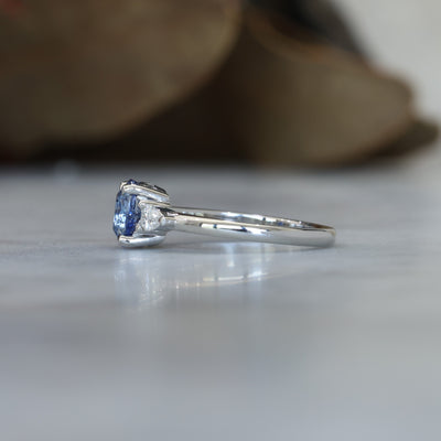 MAY TRILOGY / 1.84CT OVAL CEYLON SAPPHIRE RING