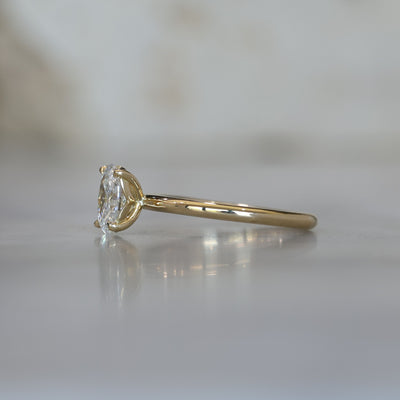 DUNE / 0.76ct OVAL DIAMOND 4 CLAW SOLITAIRE