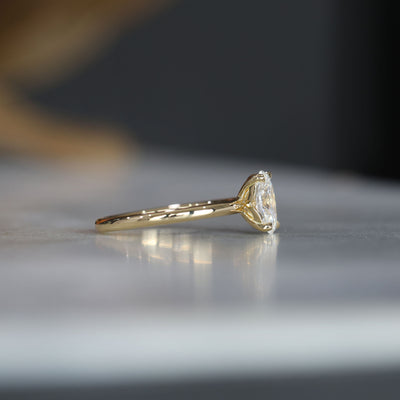 DUNE / 1.00ct OVAL DIAMOND 4 CLAW SOLITAIRE