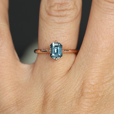 DUNE / 1.28ct EMERALD CUT MADAGASCAN SAPPHIRE 4 CLAW SOLITAIRE