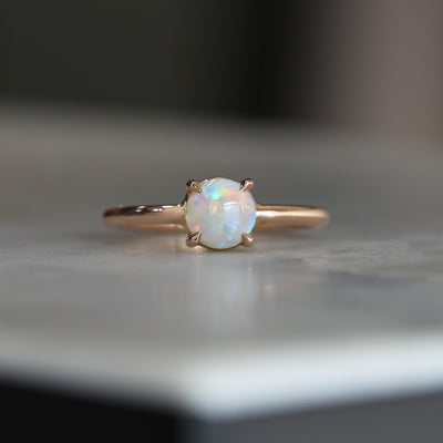 ROUND OPAL / 4 CLAW RING