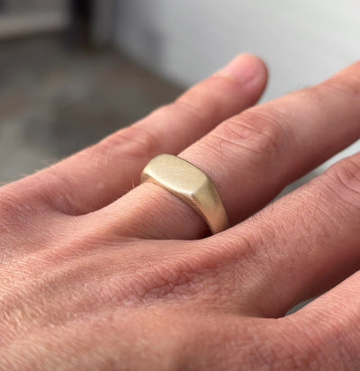 RECTANGLE CUSHION / SIGNET RING