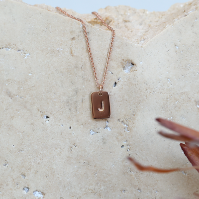 PETITE TABLET INITIAL / NECKLACE