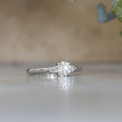 PICCOLO TRILOGY / 0.52ct ROUND DIAMOND RING